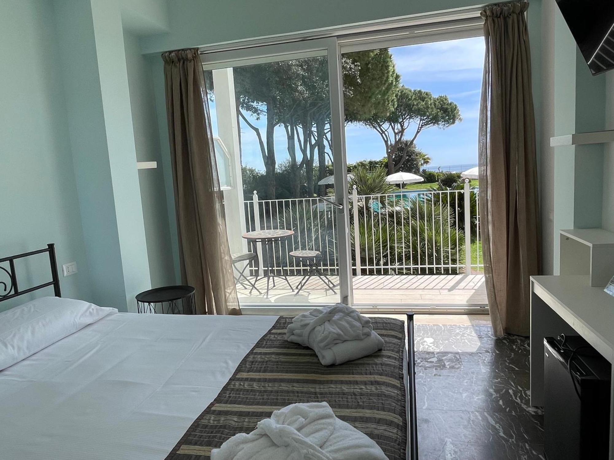 Capo Circeo Beach Resort Spa Fronte Mare 圣费利切-奇尔切奥 外观 照片