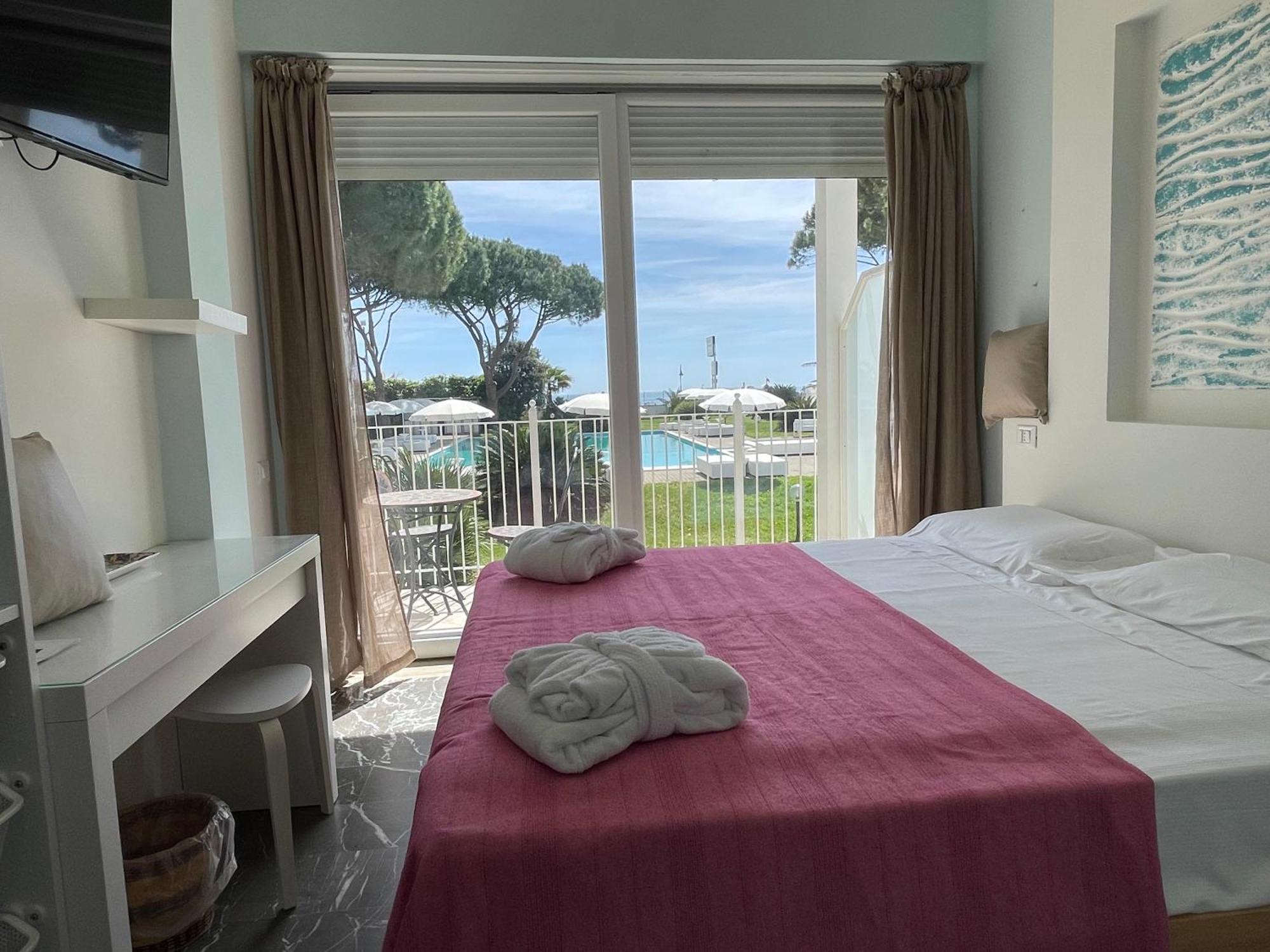 Capo Circeo Beach Resort Spa Fronte Mare 圣费利切-奇尔切奥 外观 照片
